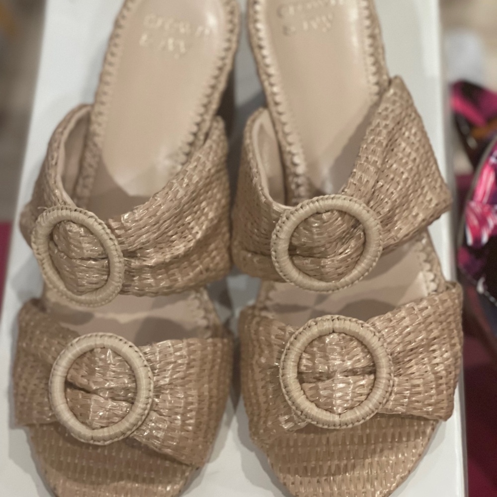 CROWN AND IVY WOMENS SHOE SIZE 9